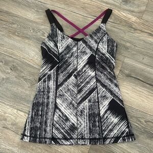 Lululemon work out tank straps back women’s size 4